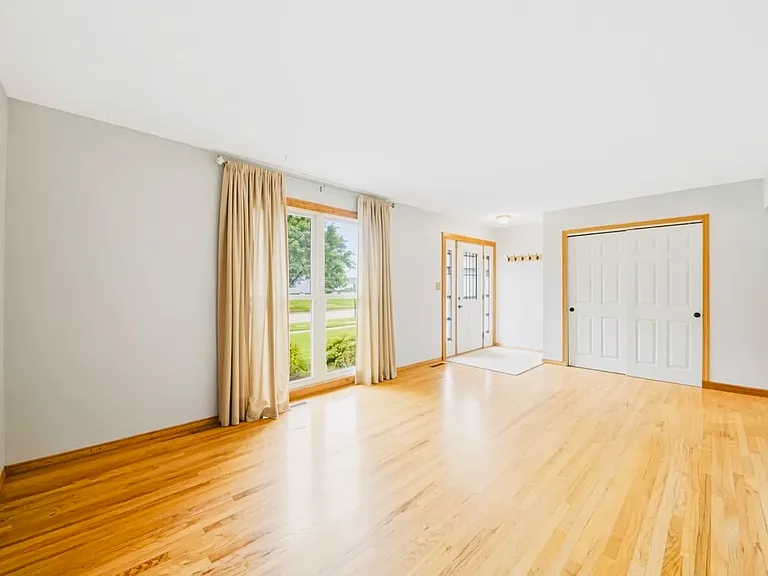 947 Canterbury Dr #60014 — Photo 7