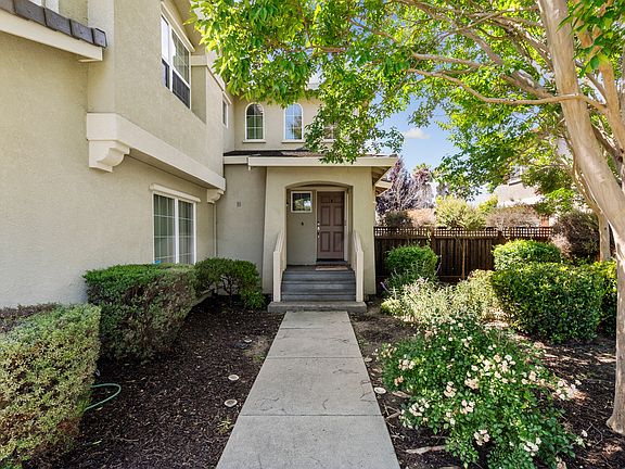 2nd image of 22 Shorebreeze Ct