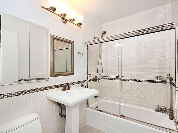 4th image of 255 W 85th St APT 8D