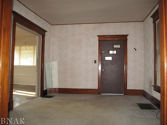 4th image of 606 S McClun St