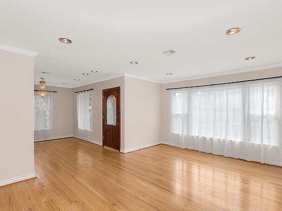 5th image of 6138 Zelzah Ave