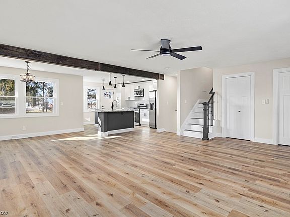 5th image of 828 Highland Ave