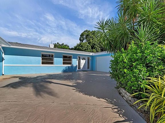 3rd image of 2626 Suncrest Dr