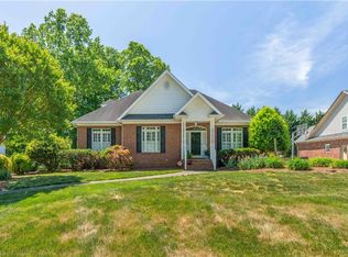 5250 Meadowlark Glen Ln, Winston Salem, NC 27106