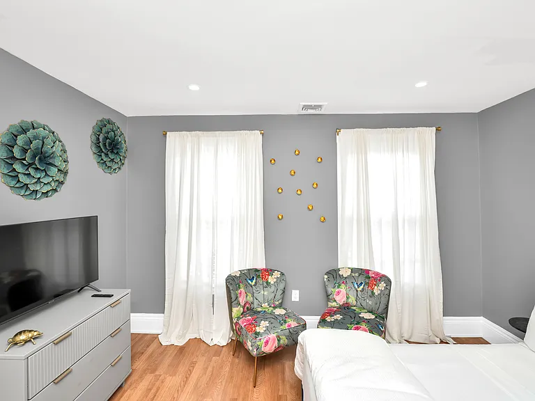 10 Pierce Ave #2 — Photo 48