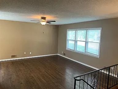 4 bed, 1702 sqft, $2,100 — Photo 4