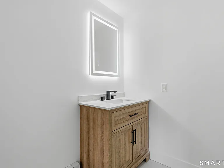 765 Norwich Ave — Photo 21