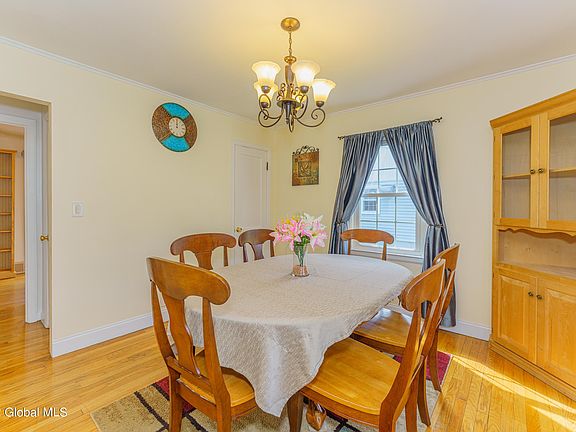5th image of 56 Woodlawn Dr