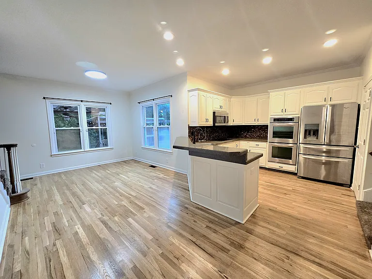 735 Courtland Ave — Photo 16