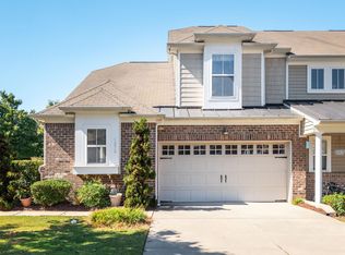 1070 Kingston Grove Dr, Cary, NC 27519