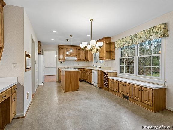 5th image of 2400 W Miller Rd