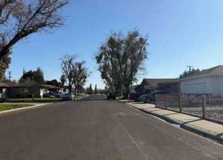 Exterior Neighborhood (street photo)