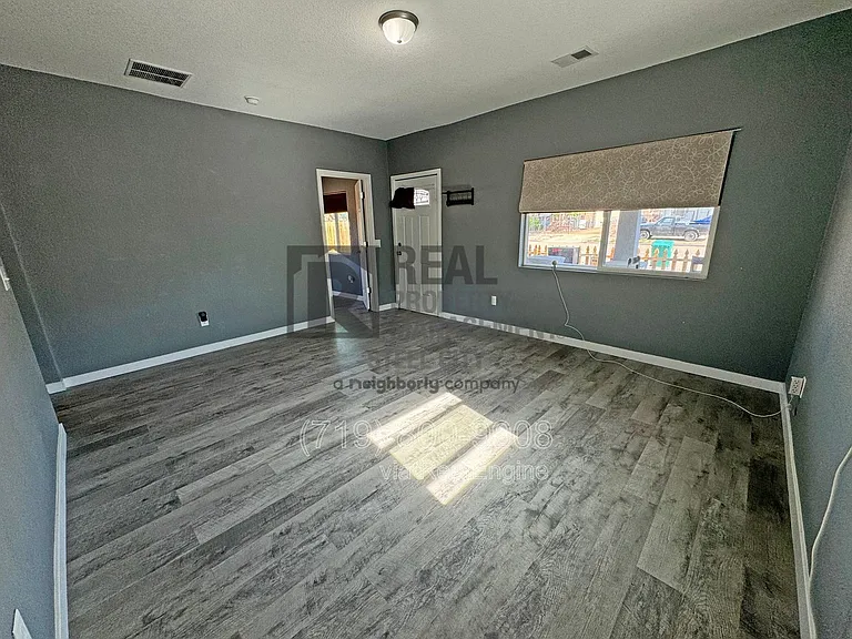 1012 W 11th St — Photo 7