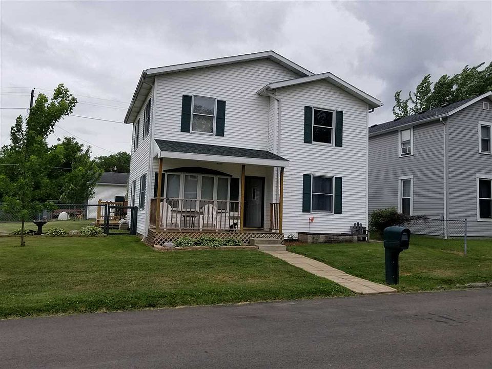 1st image of 206 E Elm St