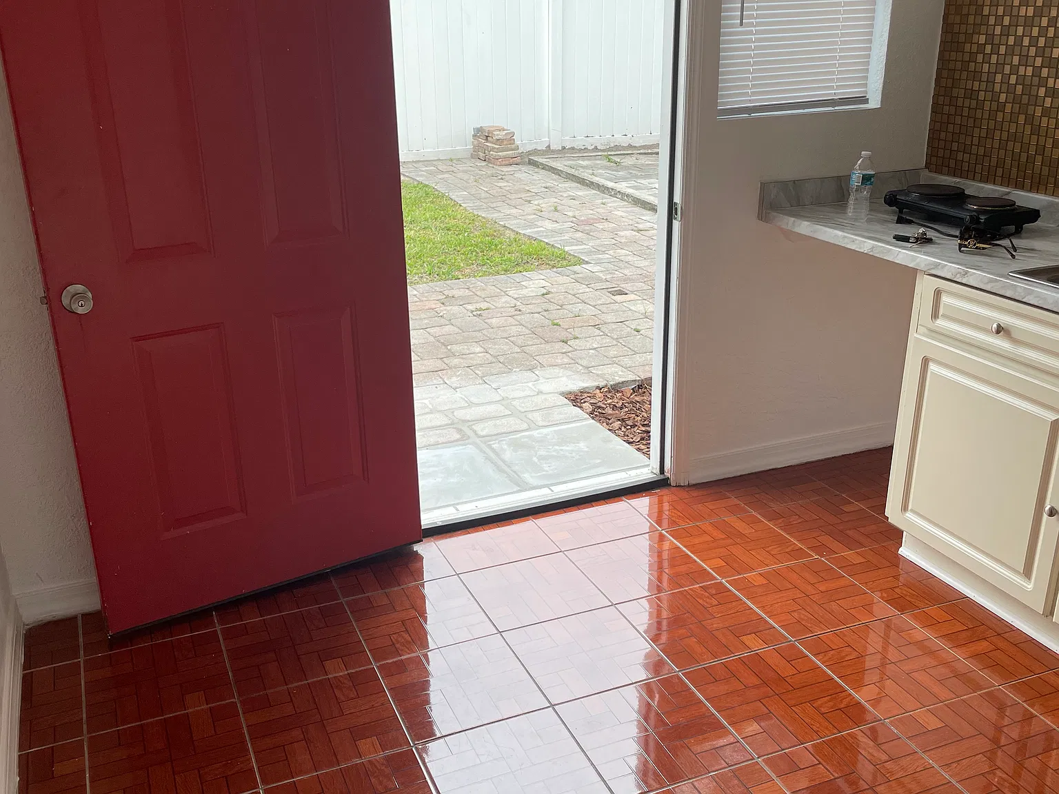 Studio, 400 sqft, $1,148 — Photo 2