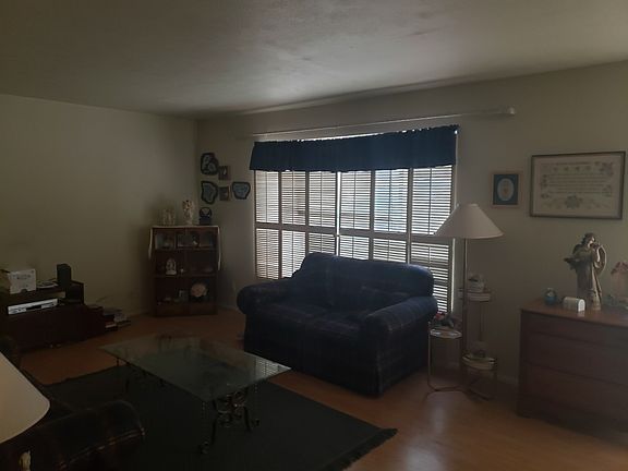 3rd image of 6407 E Oak St