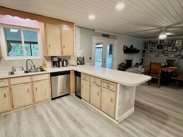 203 Hastings Ct — Photo 9