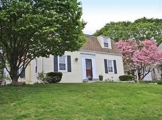 9 Crosshill Rd, West Hartford, CT 06107