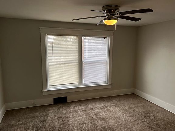 3rd image of 828 W Osborne St #2