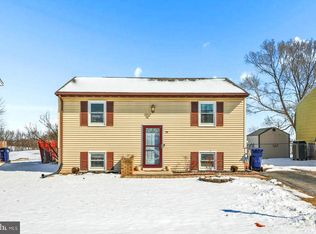 28 Fawn Ave, New Oxford, PA 17350