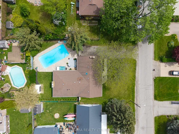 4 Mackie St, Saint Catharines, ON L2N 5N5