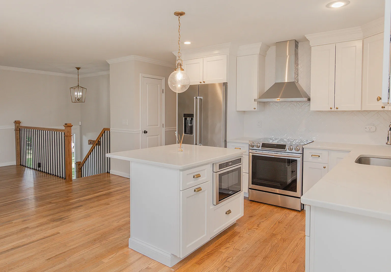 4 bed, 1976 sqft, $4,250 — Photo 3