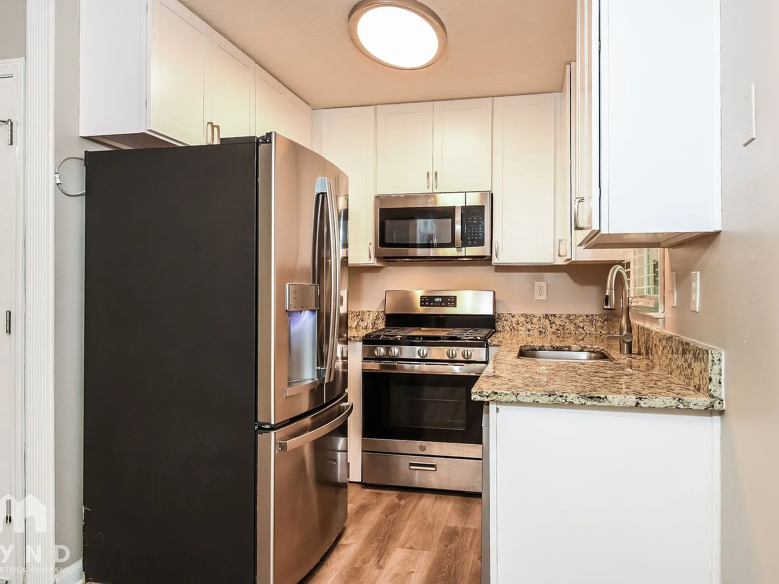 3 bed, 2.0 bath, 1132 sqft, $1,925 — Photo 2