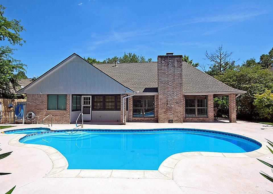 1st image of 605 Olde Oak Dr