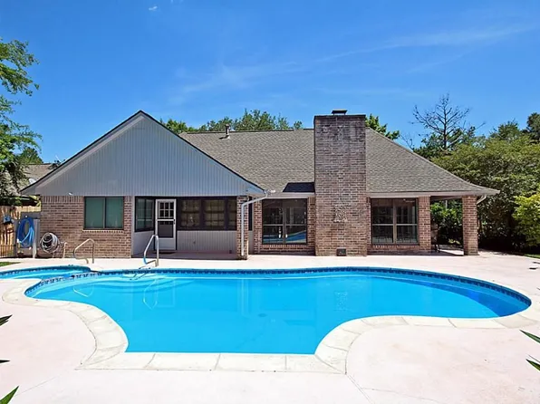 605 Olde Oak Dr, Dickinson, TX 77539