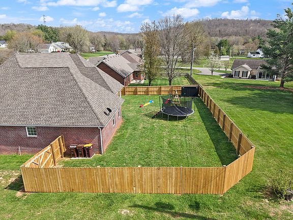 4th image of 111 Fern Dr