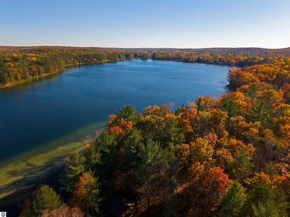 6320 Woodland Dr NE, Kalkaska, MI 49646