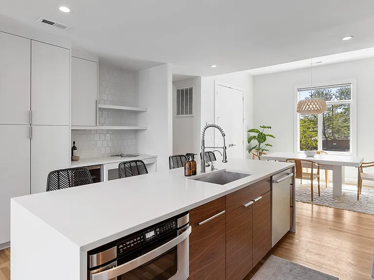 1016 Russell St — Photo 14