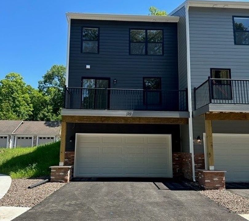 1st image of 158 High Pointe Dr #17