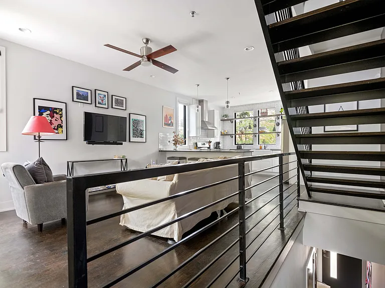 682 Barnett St NE — Photo 10