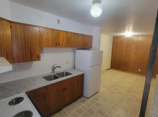 1011 Lincoln St #6, Vermillion, SD 57069