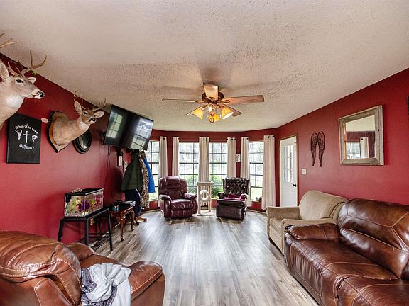 5th image of 10 Annette Ln