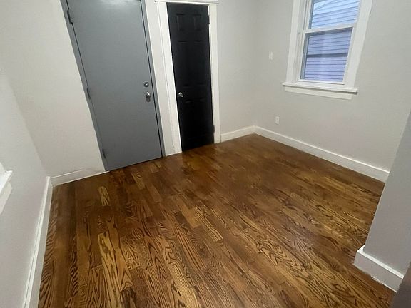 4th image of 277 S Clinton St #3R