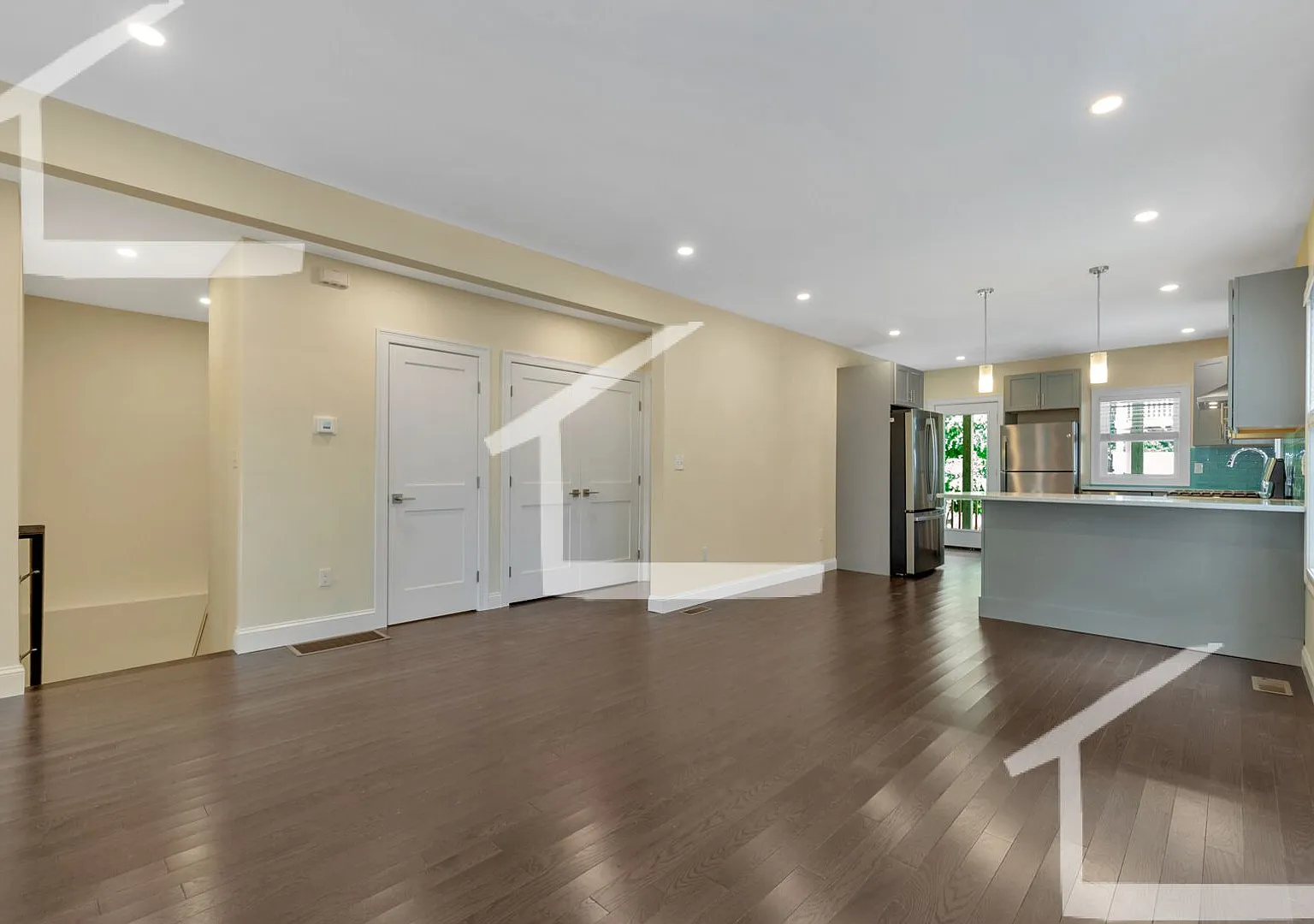 Huge 5 bed in Medford — Photo 4