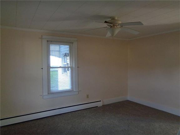 4th image of 375 E Elm St