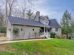 305 Shadecrest Ln, MILLS RIVER, NC 28759