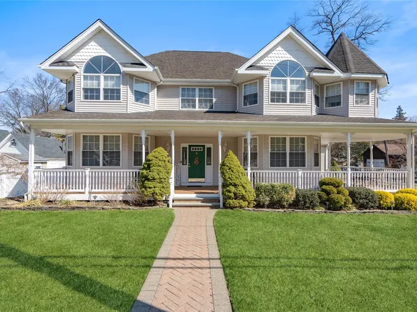 22 Sheppard Lane, South Huntington, NY 11743