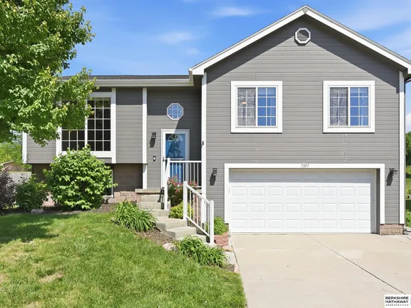 7357 N 73rd St, Omaha, NE 68122