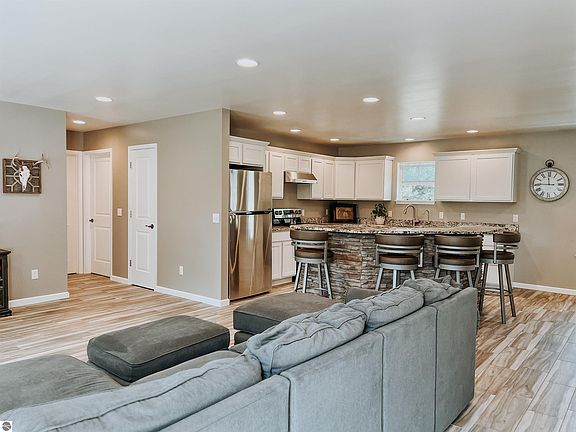 4th image of 1014 Bishop Ln