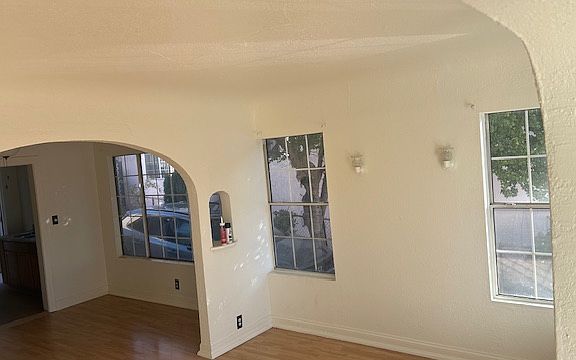 3rd image of 1002 N Ditman Ave