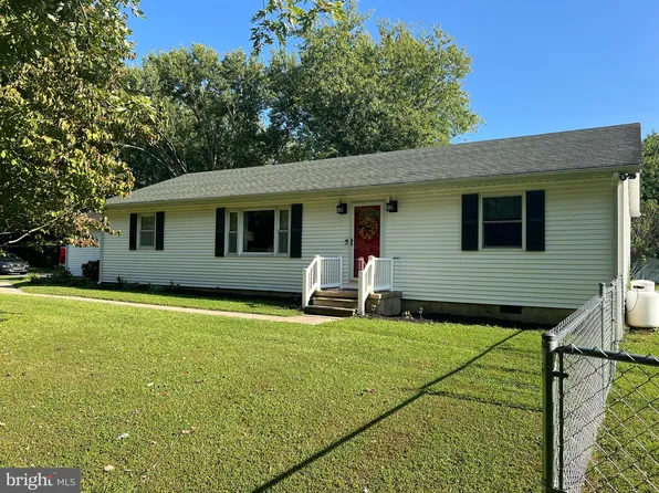 705 Deer Track Ln, Dover, DE 19904
