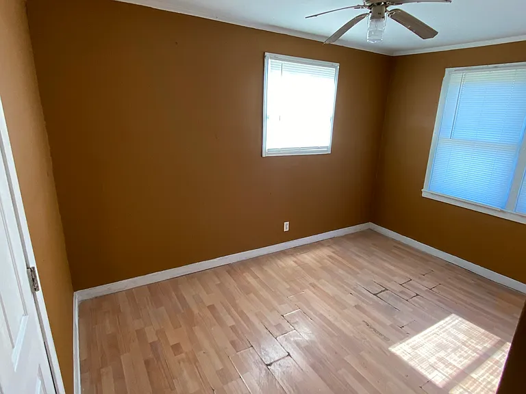 2303 N Louis St — Photo 21