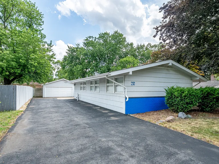232 Terrace Dr — Photo 2