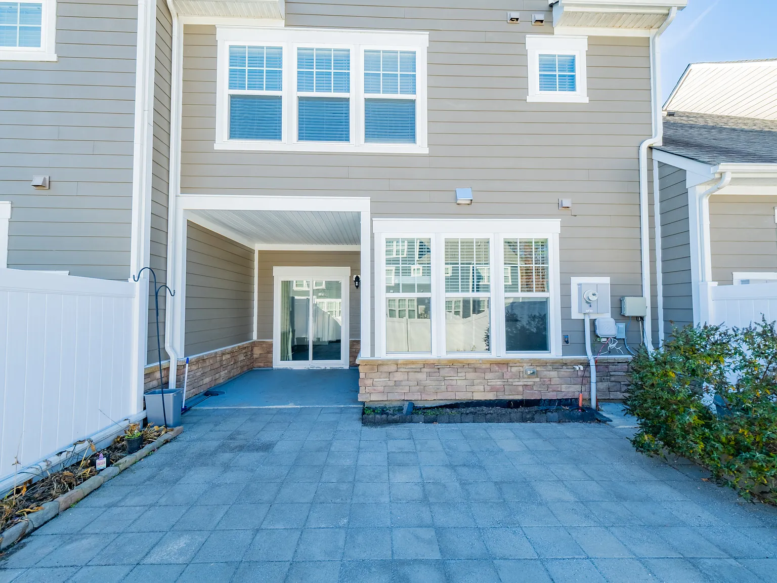 4 bed, 2439 sqft, $3,099 — Photo 1
