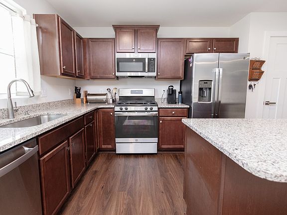 5th image of 803 Wilkinson Ln