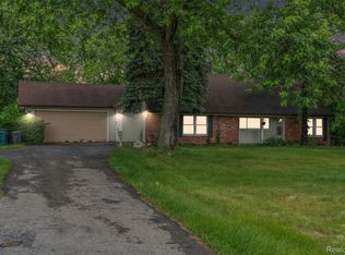 750 W Square Lake Rd, Troy, MI 48098